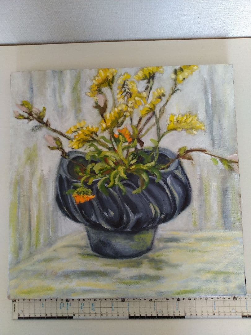 静物画 黒い花瓶 黄色の花