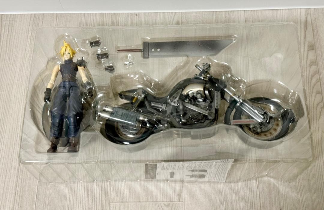 212 FF7プレイアーツvol.1 クラウド・ストライフ&ハーディ＝デイトナ