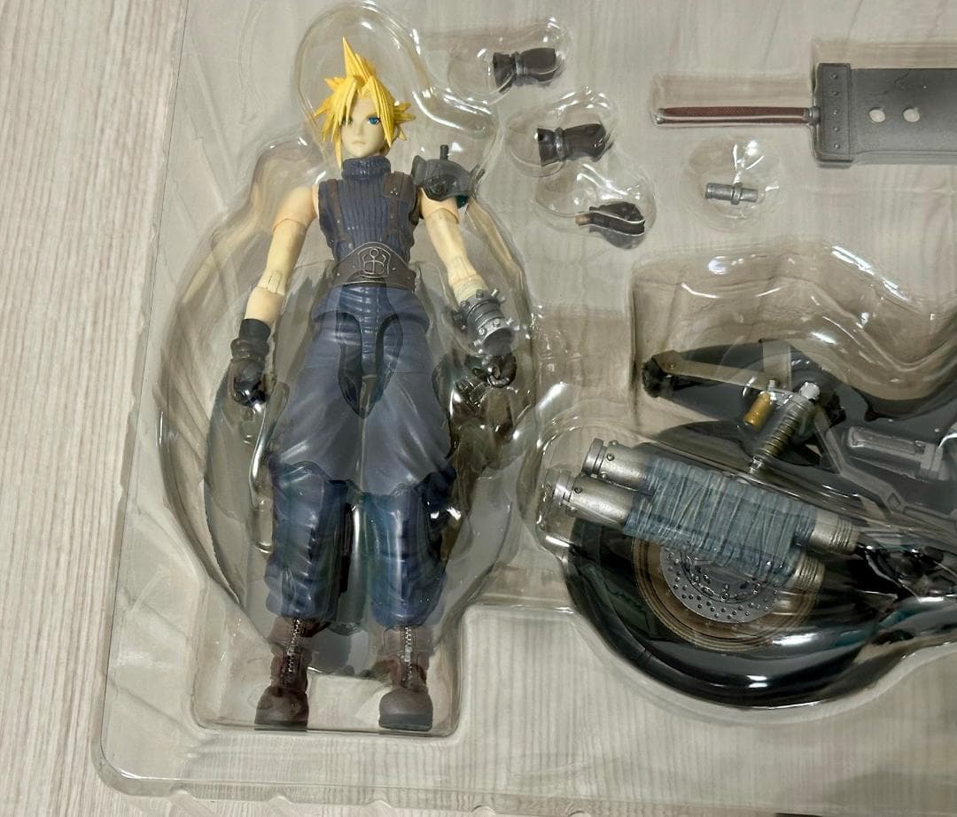 212 FF7プレイアーツvol.1 クラウド・ストライフ&ハーディ＝デイトナ