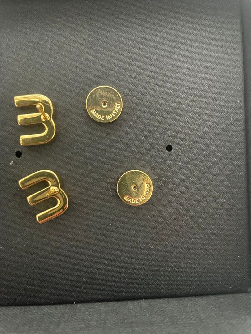 ミュウミュウ　MIU MIU ピアス　ブラック　ゴールド