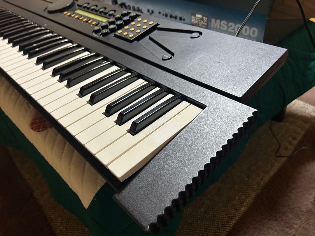 兵庫県神戸市よりYAMAHA EOS YS200 シンセサイザー送料込みです。