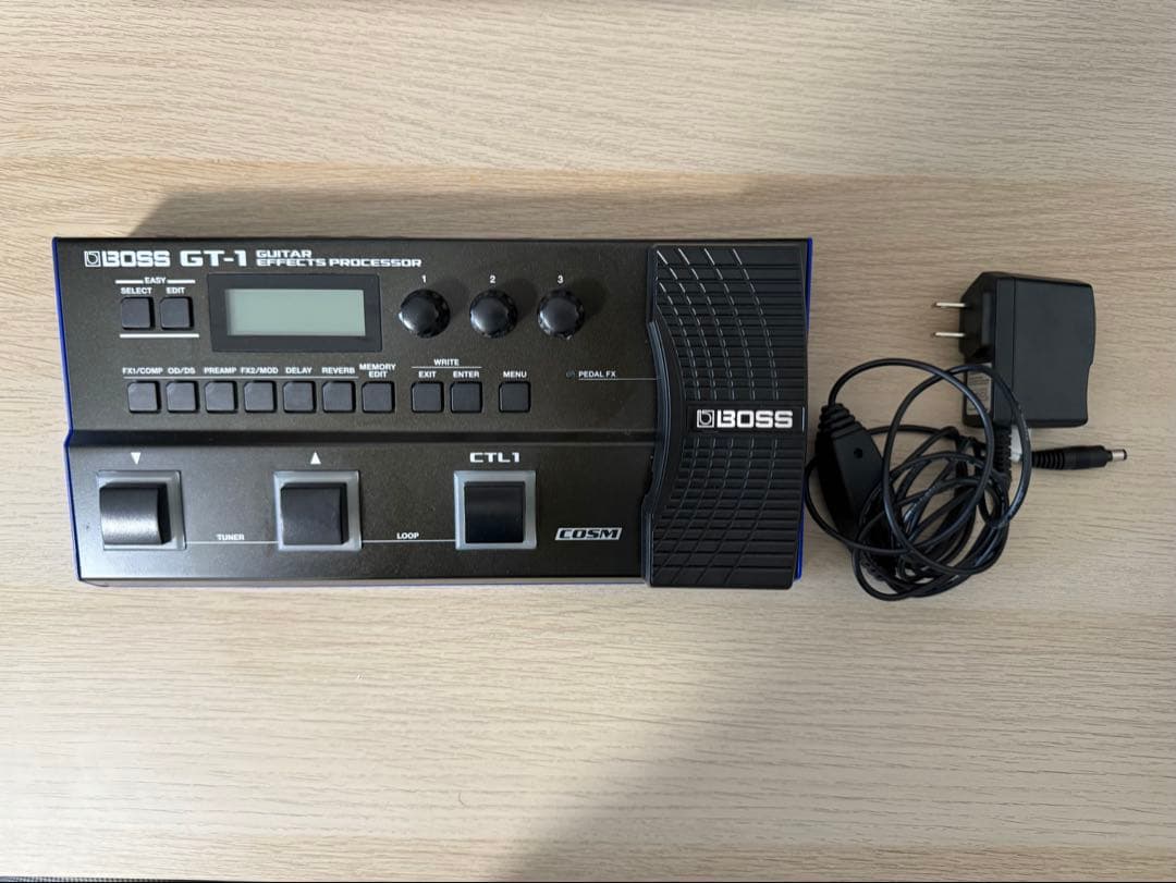 BOSS GT-1 マルチエフェクター（電源アダプタ付）