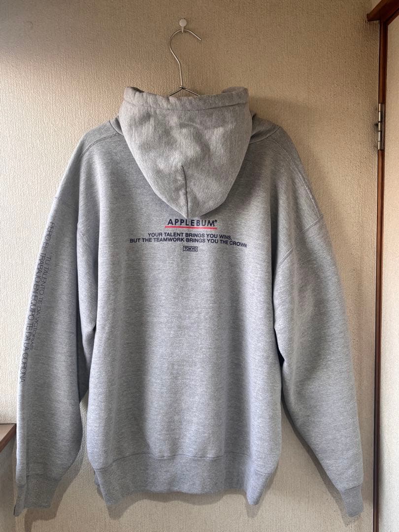 #APPLEBUM バスケットボール選手イラスト パーカー グレー