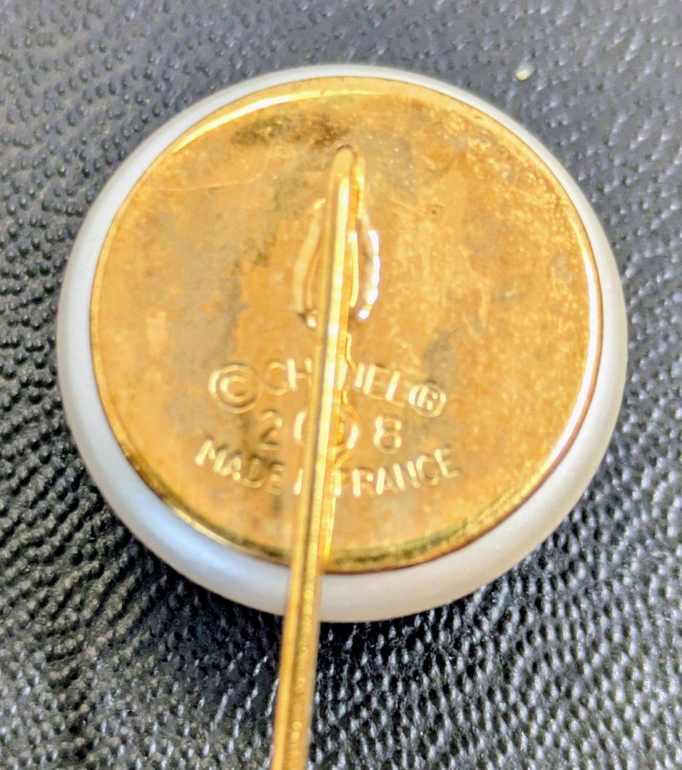 CHANELシャネル　ココマーク フェイクパール　ピンブローチ　ゴールド