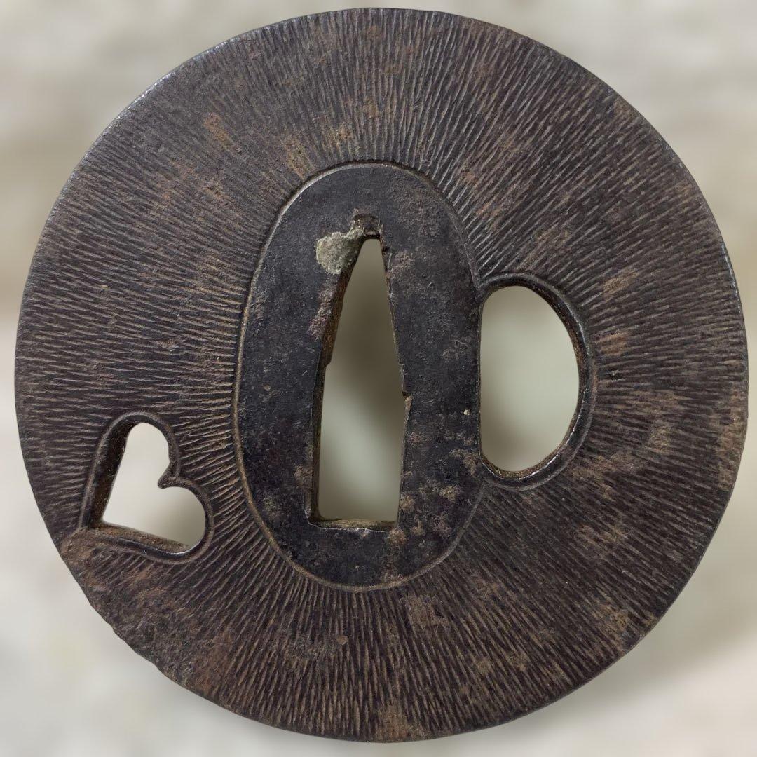 B-14 鍔　つば　武具　鉄製　刀装具　アンティーク　美術品　工芸品　木箱付き