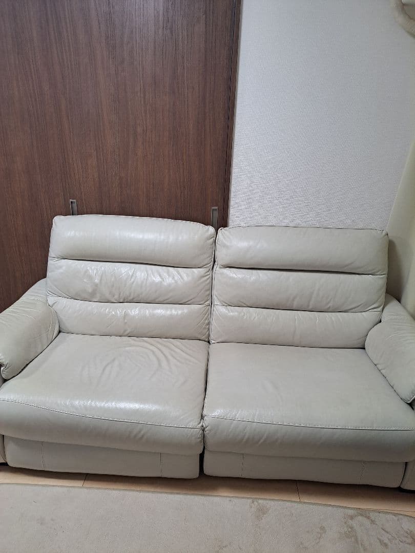 NITORI　電動リクライニング機能付き　クリーム色ソファ
