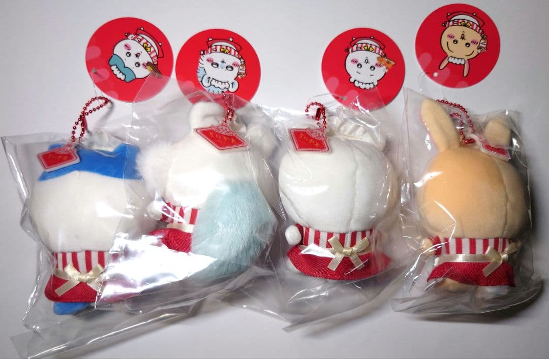 【未開封】ちいかわレストラン ホール担当なマスコット4種セット