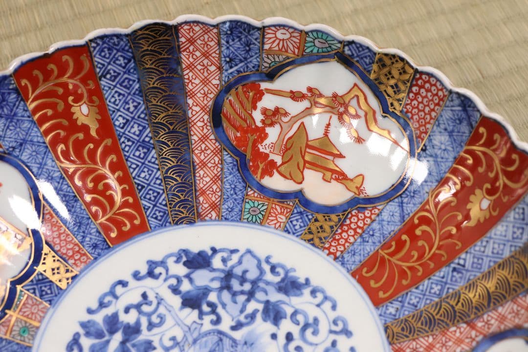 大聖寺伊万里 冨貴長春 輪花金襴手平鉢 菊形 24.7cm 皿 【MA668