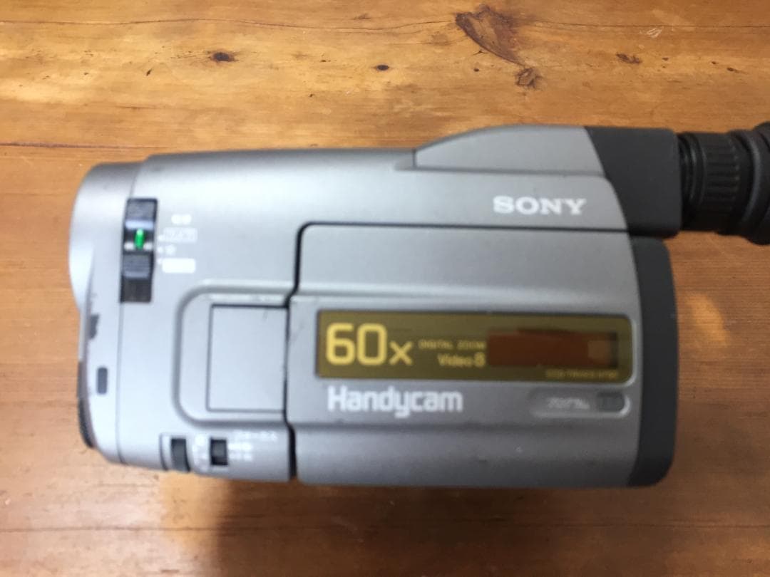 撮影再生ダビングOK　SONY　CCD-TRV513　付属品有　Video8