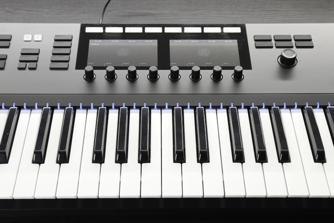 KOMPLETE KONTROL S49 MK2 キーボード