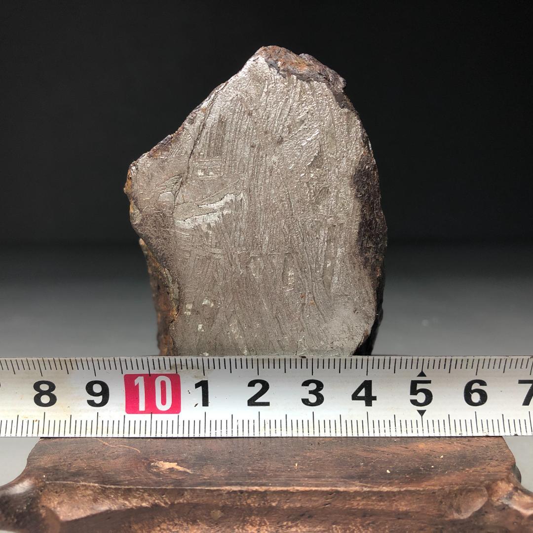 アルタイ隕石　大型隕石 鉄隕石　外皮付き隕石　ナチュラル　原石　重さ約833ｇ