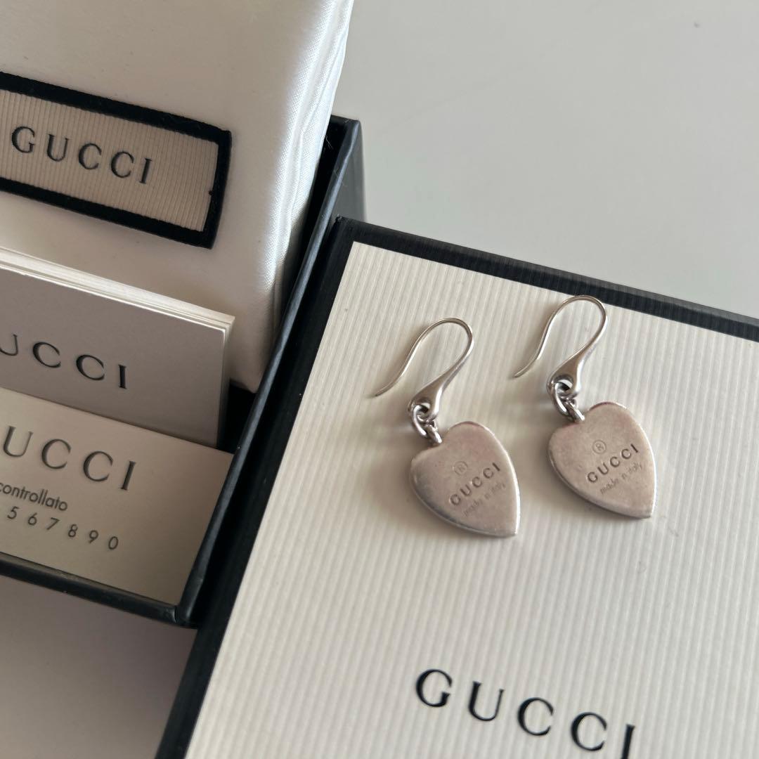 GUCCIハート型プレートフックピアス