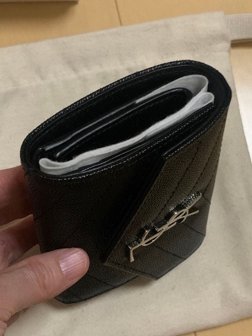 【新品】サンローラン　ブラック 三つ折り財布　シルバー金具　キャビアスキン