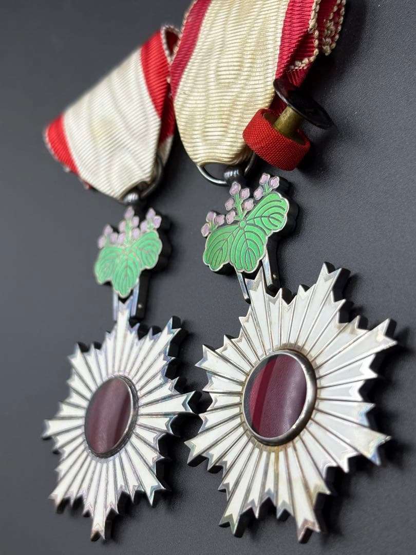 【お値下げ】勲六等単光旭日章 勲章 共箱