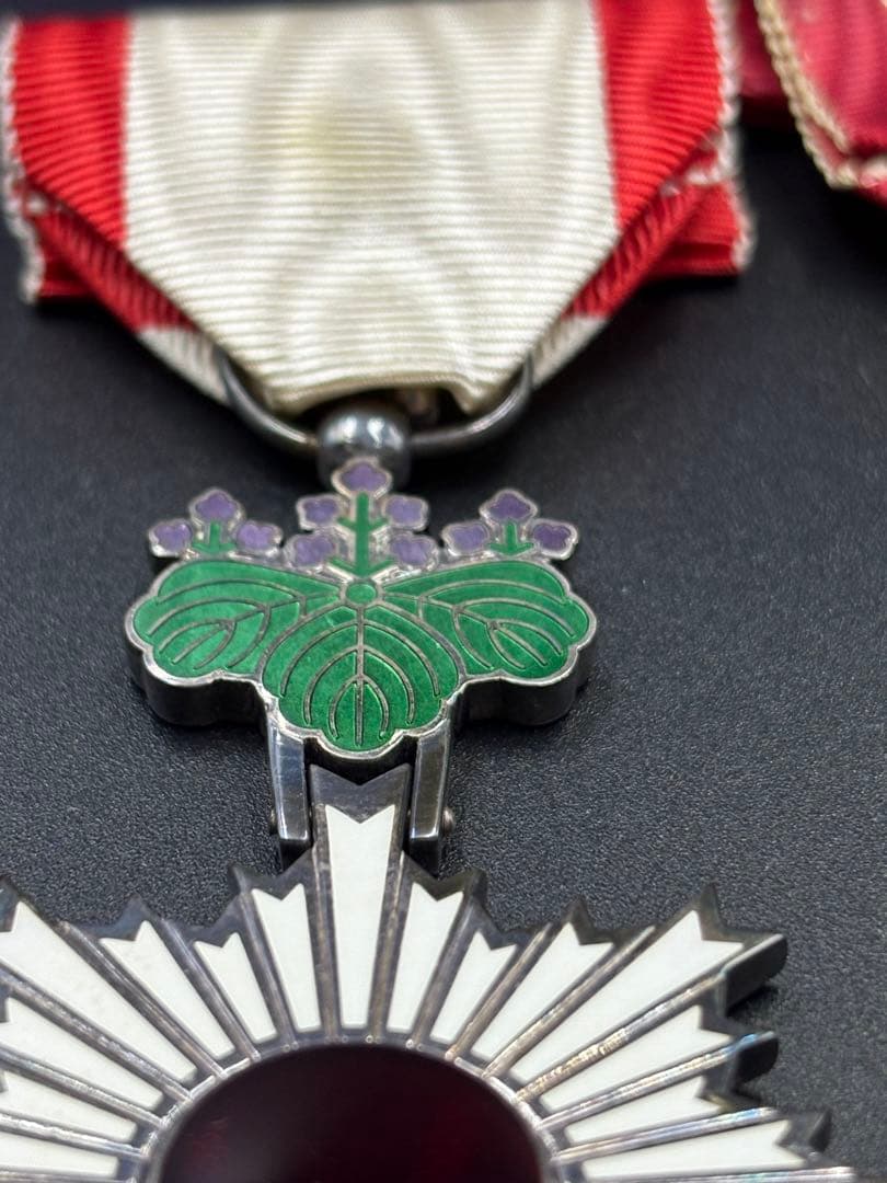 【お値下げ】勲六等単光旭日章 勲章 共箱