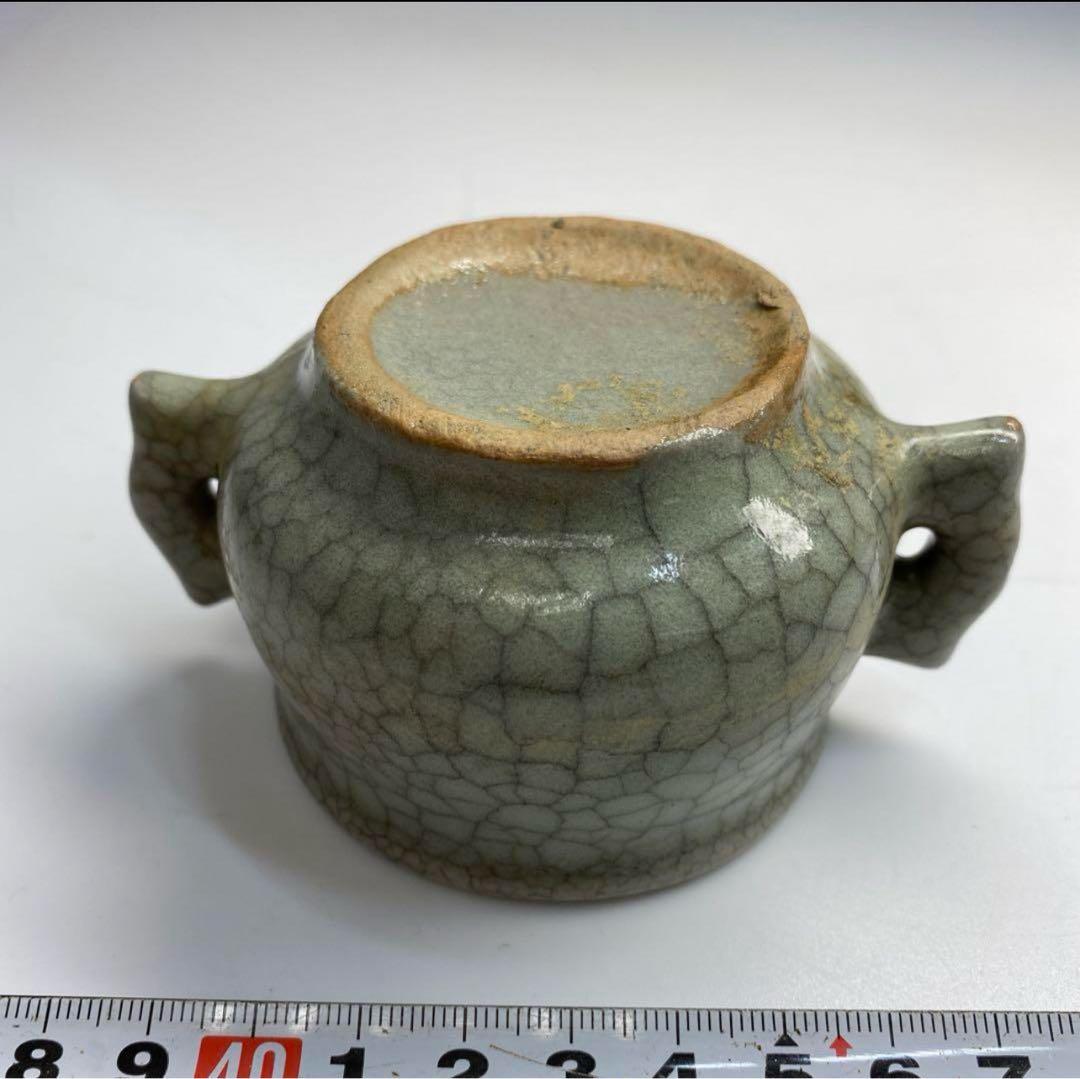 中国元時代　青磁耳付香炉　横幅約10㎝