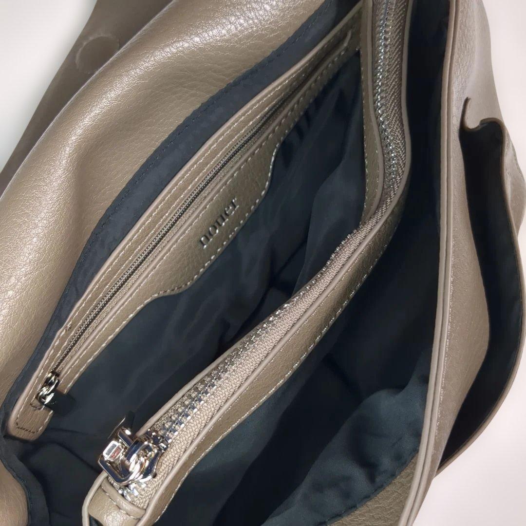 未使用品 nouer ヌエール ボトムエンボスロゴバッグ ショルダーバッグ