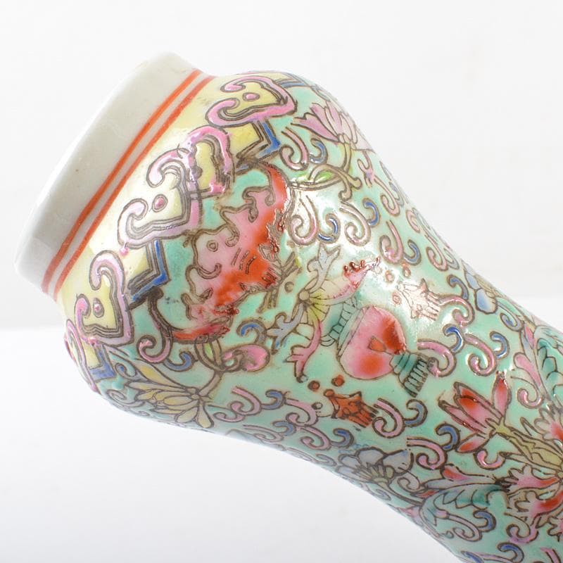 中国　大清康煕年製　粉彩纏枝花卉文　蒜口瓶　V　R6091F