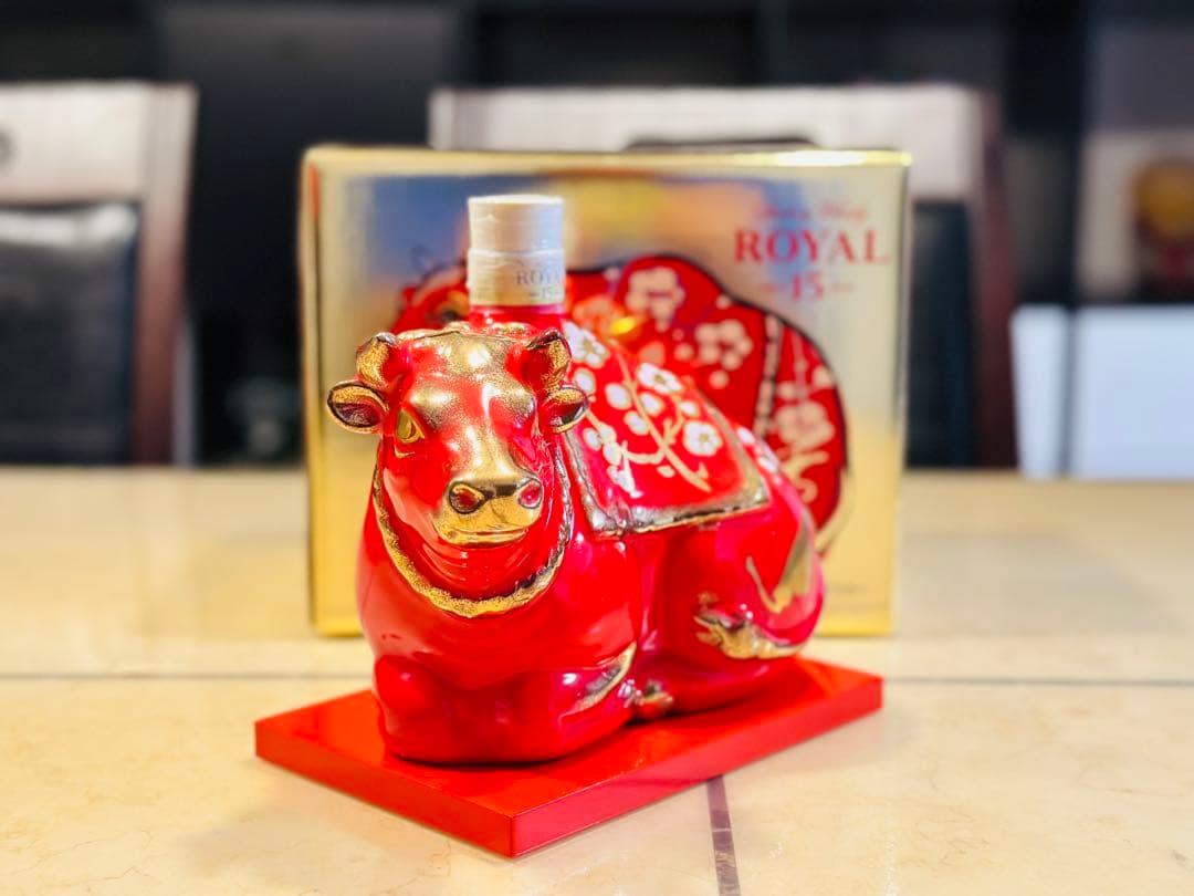 サントリー　ローヤル　干支ボトル　赤　丑