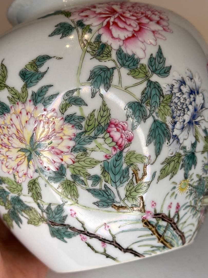 中国清時代 大清雍正年製款 彩絵牡丹花蝶文 詩文花瓶 賞瓶 傷あり 古陶磁骨董品