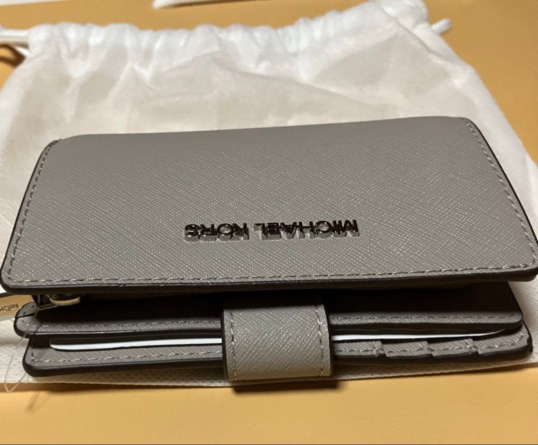マイケルコース 二つ折り財布【新品•未使用品】年内発送12/30まで