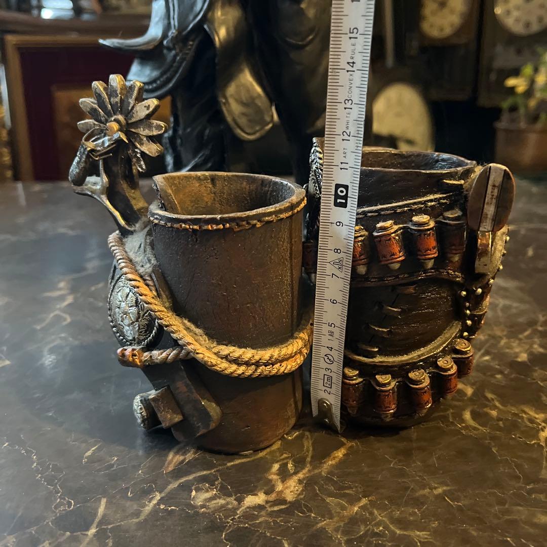 クーマンで スターチュー像 ブロンズ風 鞍とライフル銃を持ったカウボーイ