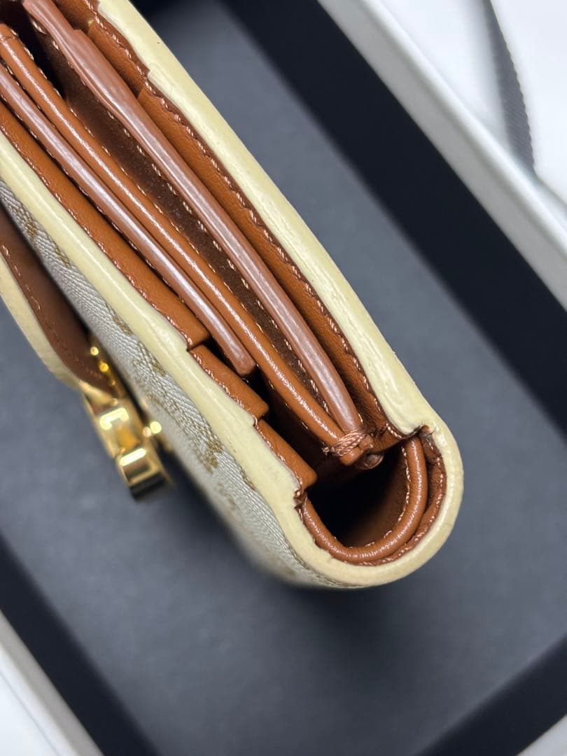 た*ぽ様 CELINE 三つ折り財布 ホワイト・ゴールド