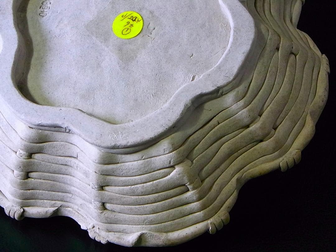 【 E919 】 素晴らしき超名品　明治期萬古焼上手作品　陽刻番の鶴文飾り皿