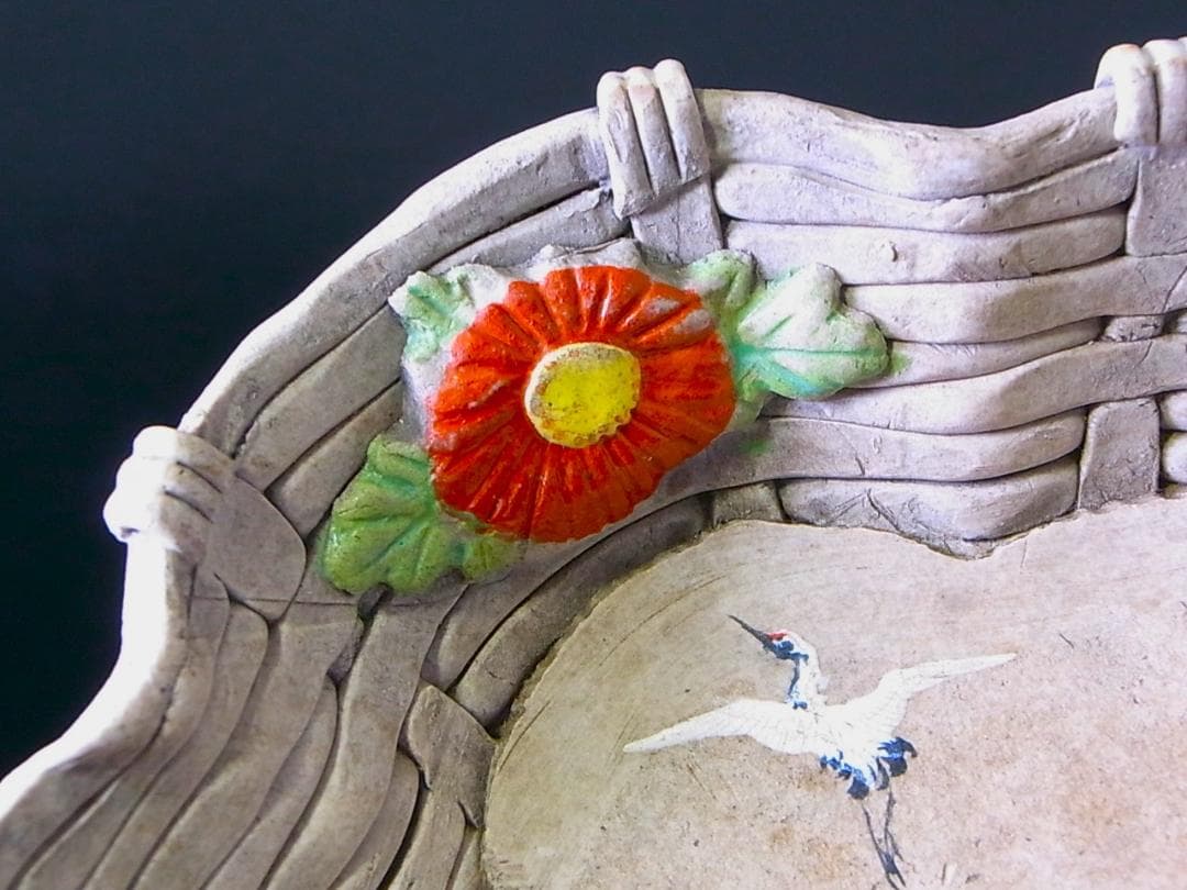 【 E919 】 素晴らしき超名品　明治期萬古焼上手作品　陽刻番の鶴文飾り皿