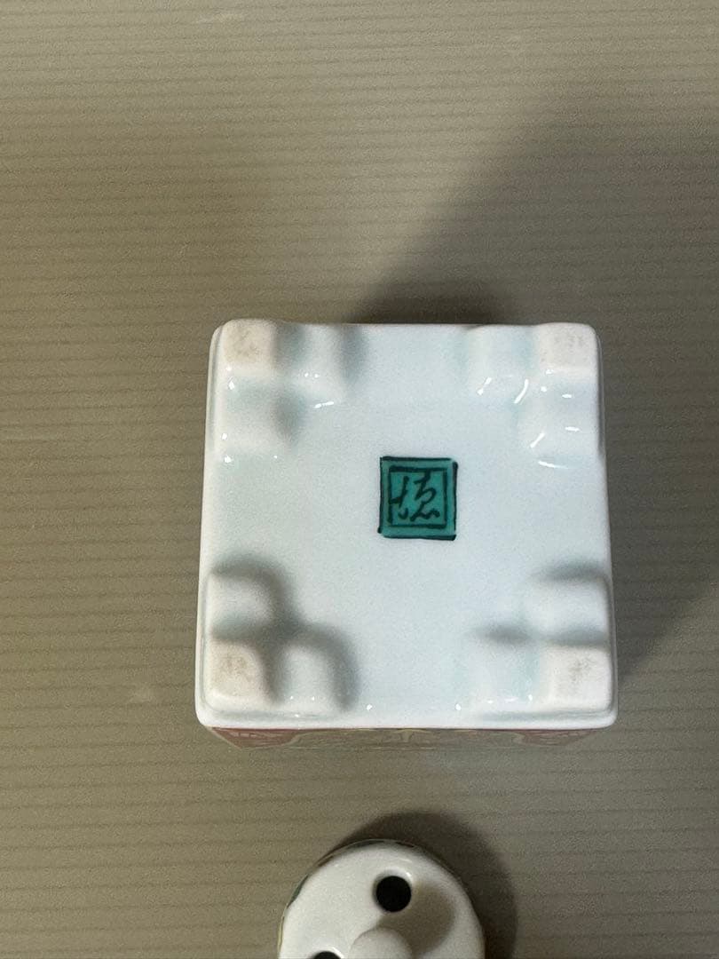 2277  伊万里徳右衛門　錦菊花文角香炉