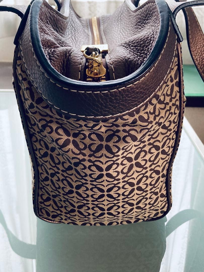 LOEWE アナグラム　バッグ