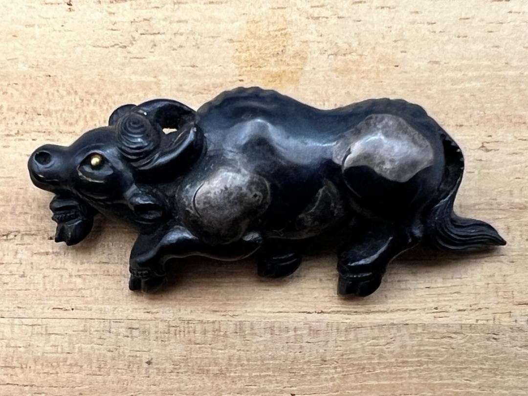 【海】江戸明治期　牛形　手彫　目貫　金具　金目　銅製鍍金　骨董品