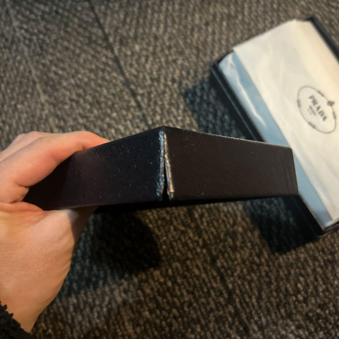 プラダ　携帯ストラップ