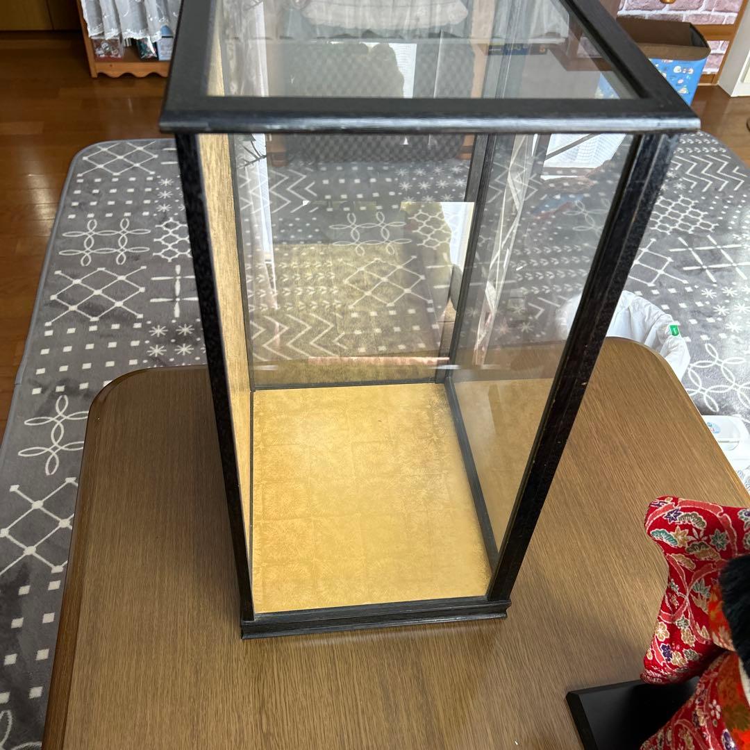 市松人形 赤い和服 伝統工芸品　ガラスケース付き 春峰作