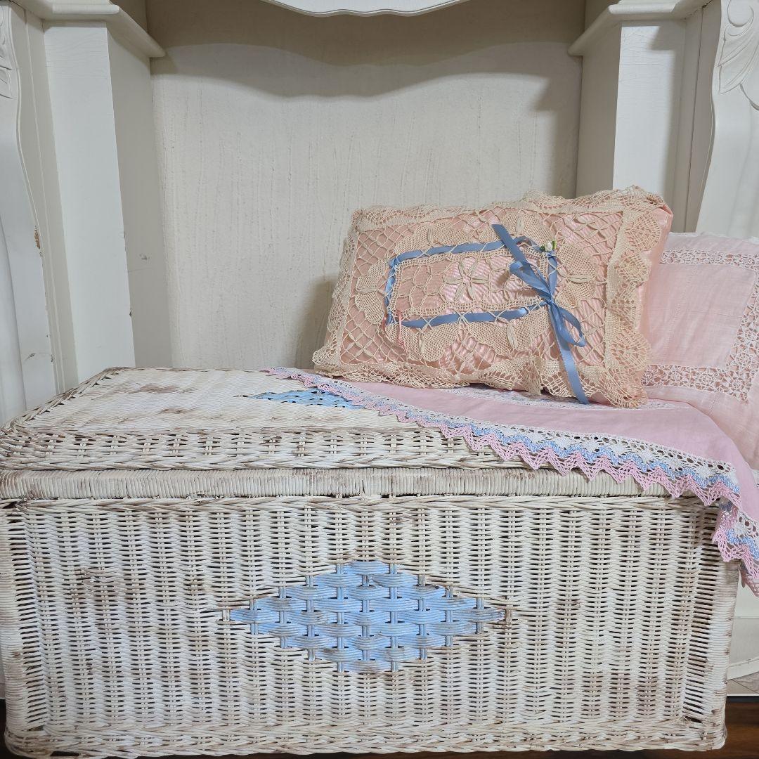 アンティーク　ヴィンテージ　バスケット　椅子　ラタン　パステル　シャビー　収納