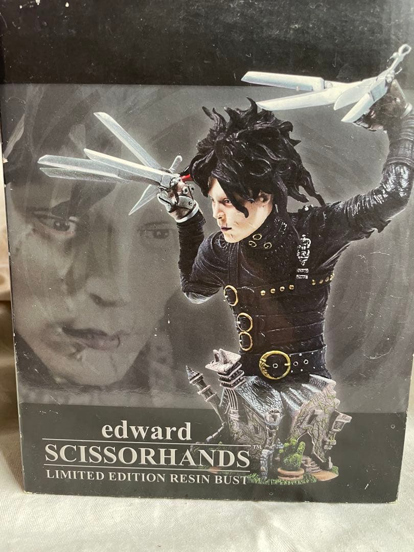 シザーハンズ ジョニーデップ ウィノナライダー クリスマス statue