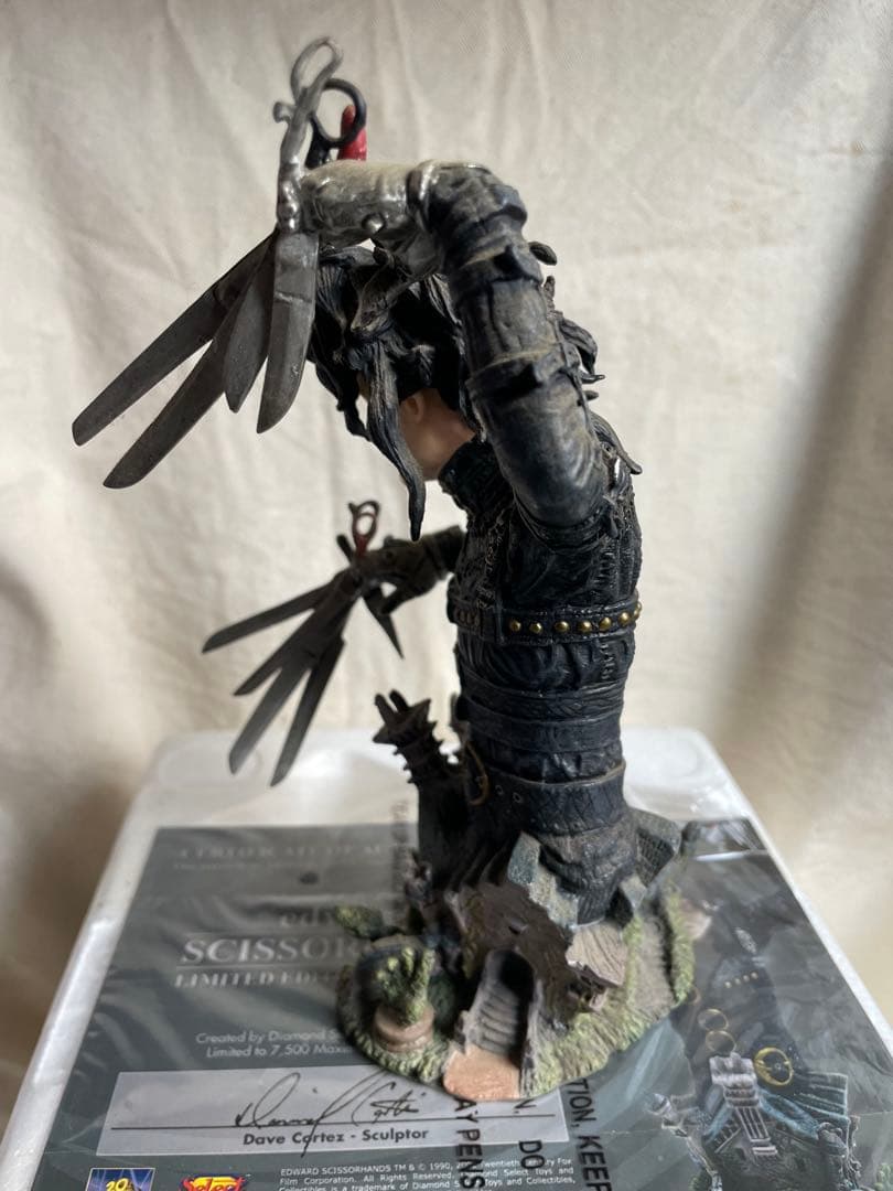 シザーハンズ ジョニーデップ ウィノナライダー クリスマス statue