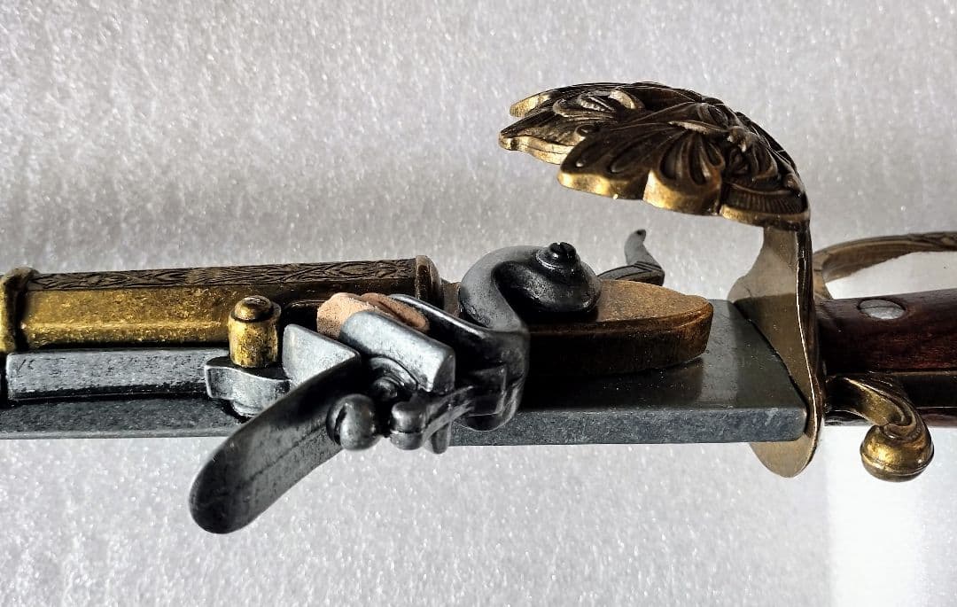 剣付き古式銃 レプリカ スペイン製 (観賞用)
