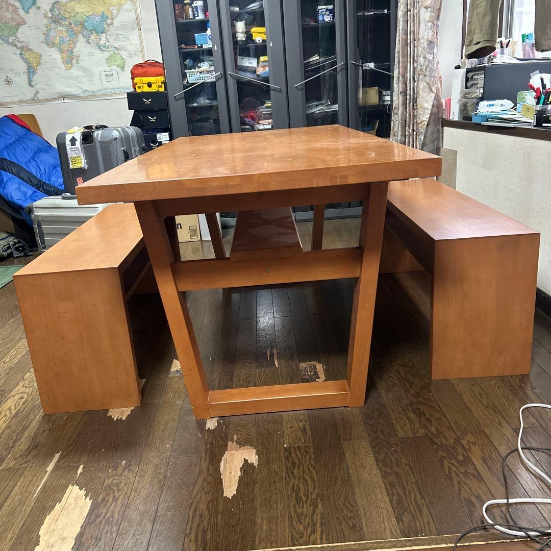 ダイニングテーブル＆ベンチ２台