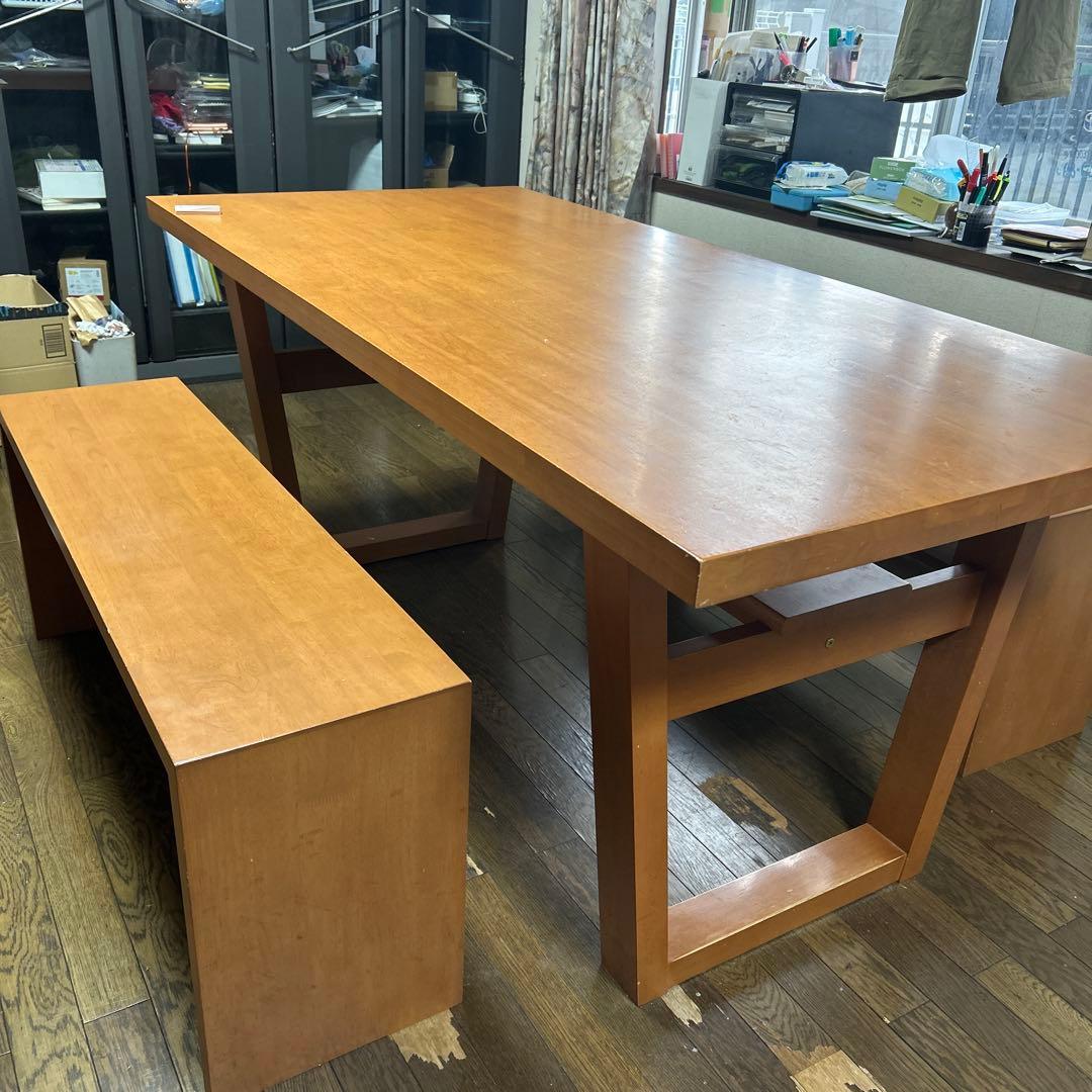 ダイニングテーブル＆ベンチ２台