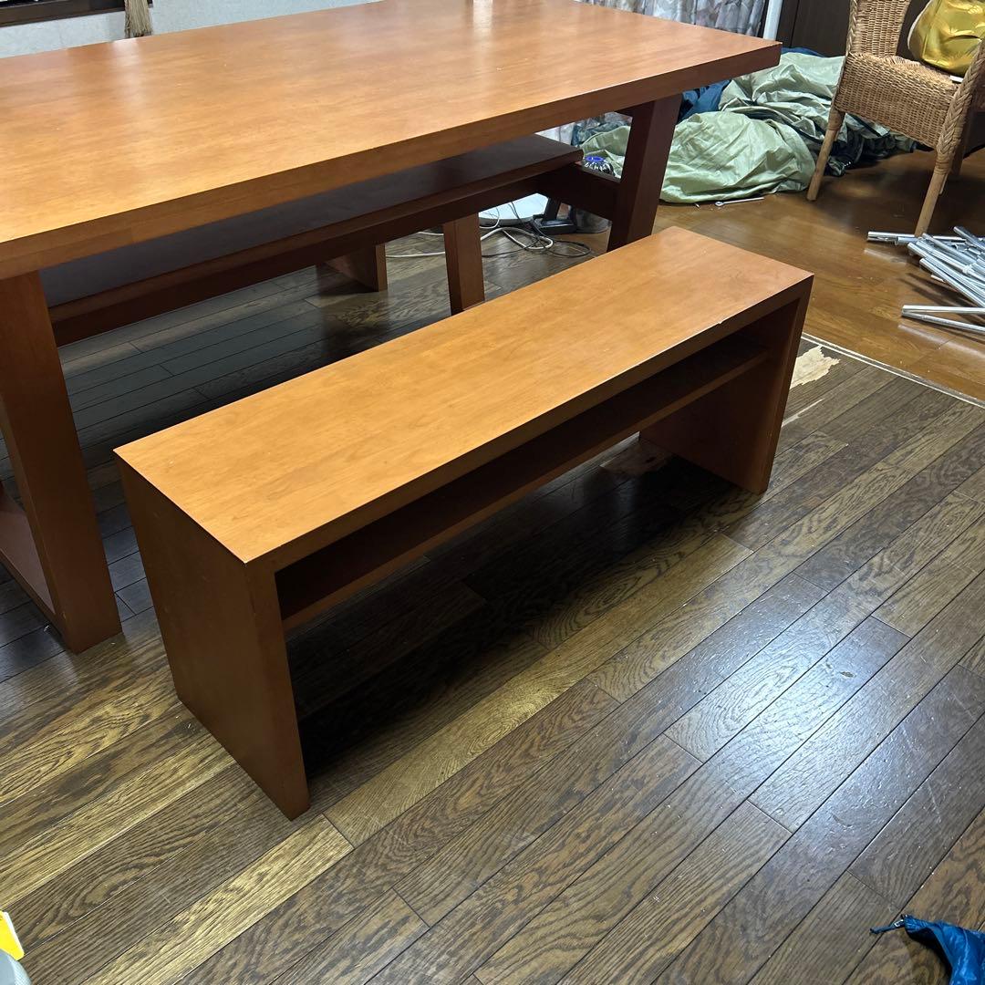 ダイニングテーブル＆ベンチ２台