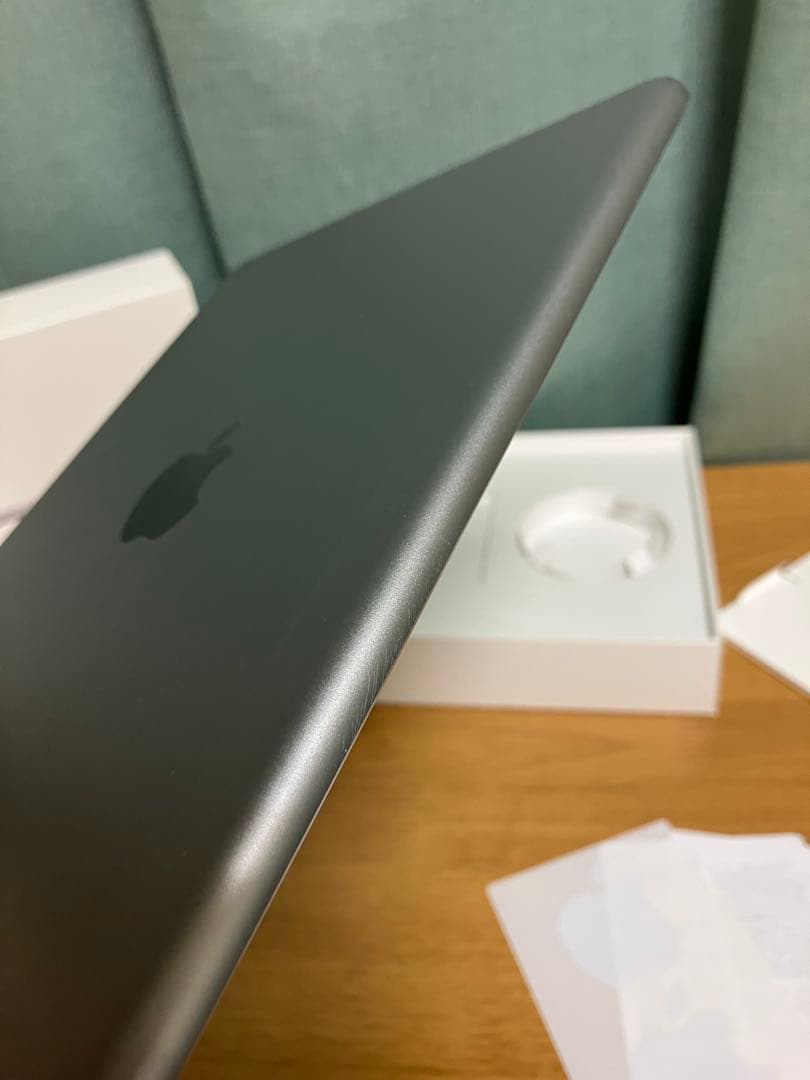 【美品】第6世代　iPad スペースグレイ　Wi-Fi 32GB シートシール付