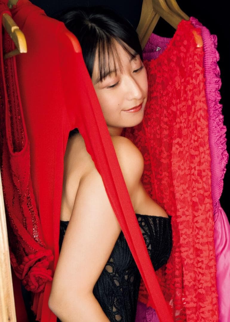 榎原依那A4サイズピンナップ１２枚