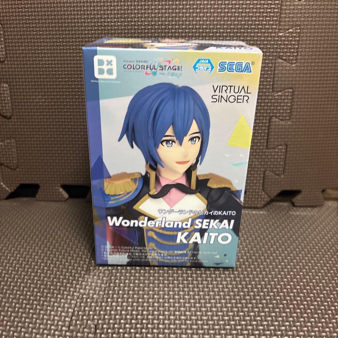 KAITO フィギュア　と　リミテッドカードコレクション