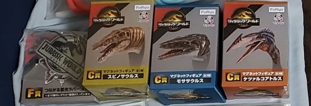 ジェラシックワールド 復活の大地　ラバーキーホルダー　マグネットフィギュア