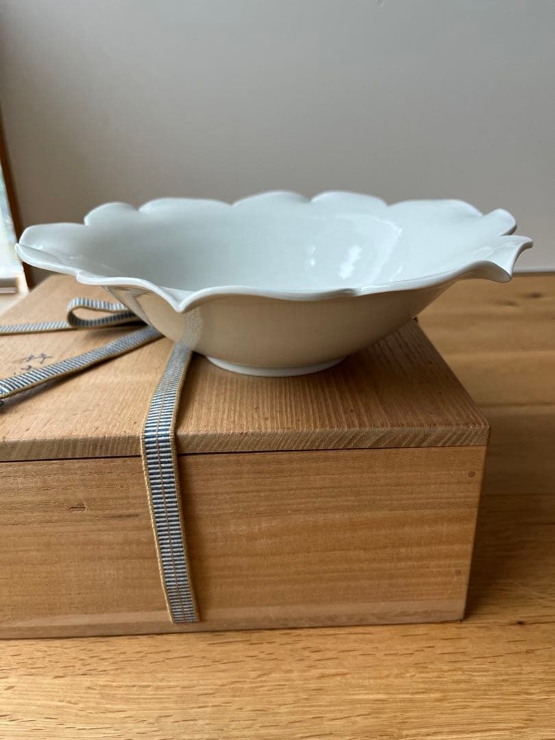 川瀬竹志造 白磁花輪花鉢 共箱　作家物