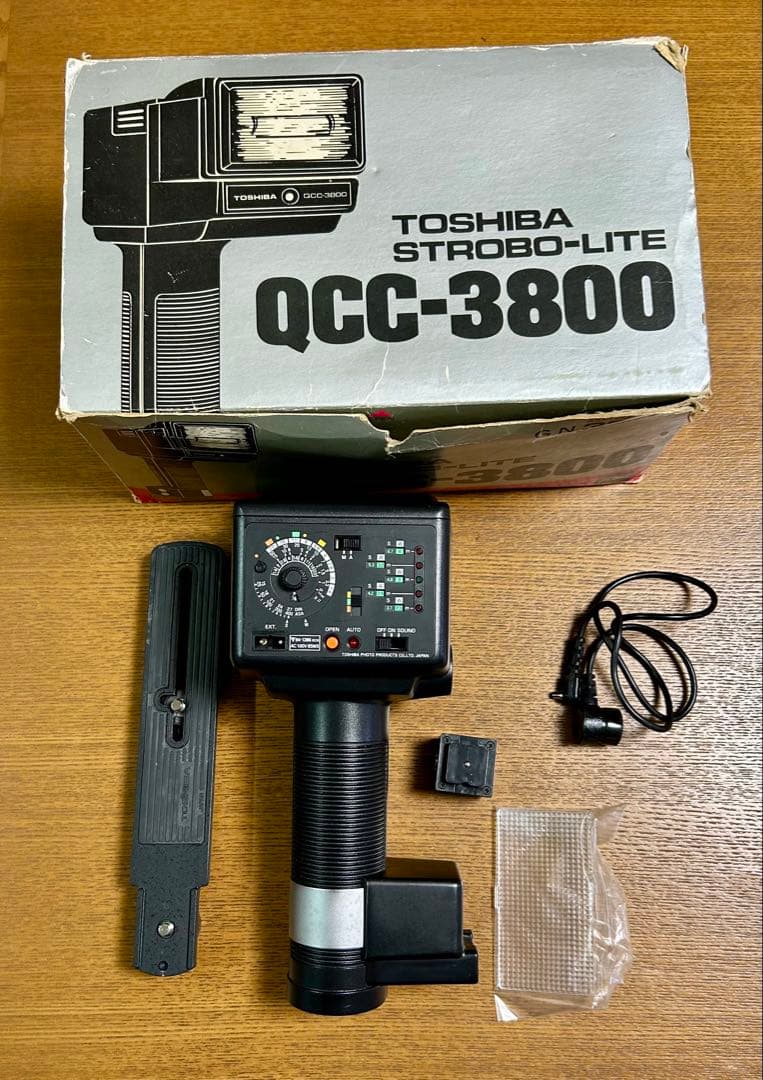 フィルム一眼レフカメラ「Nikon F-801s」　ストロボその他セット