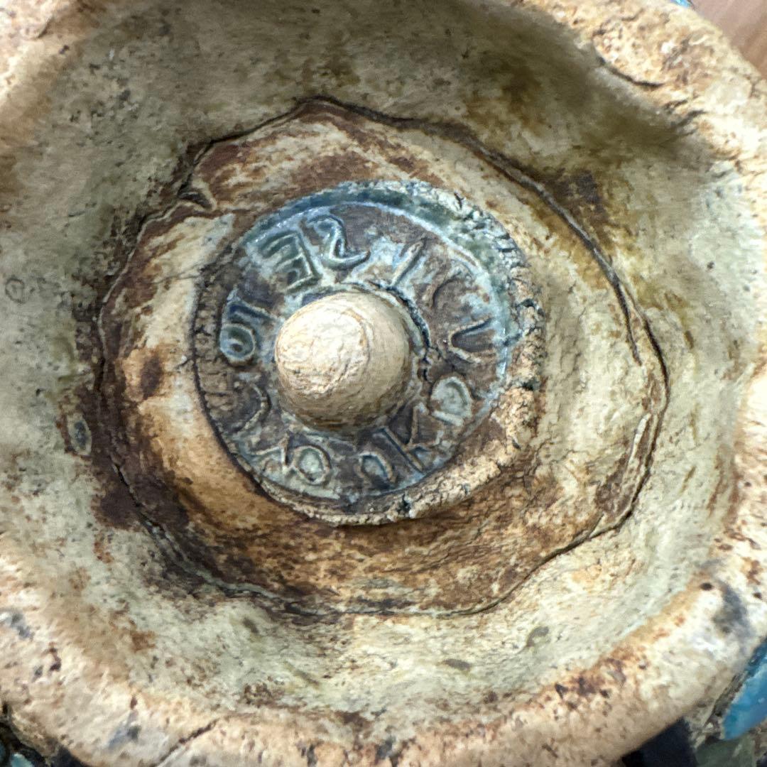 彫刻模様の陶器　ボウル