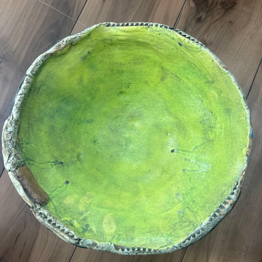 彫刻模様の陶器　ボウル