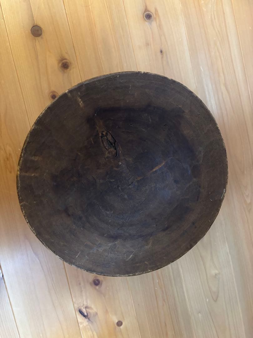 木製円形スツール 三本脚 アフリカ 丸太成形